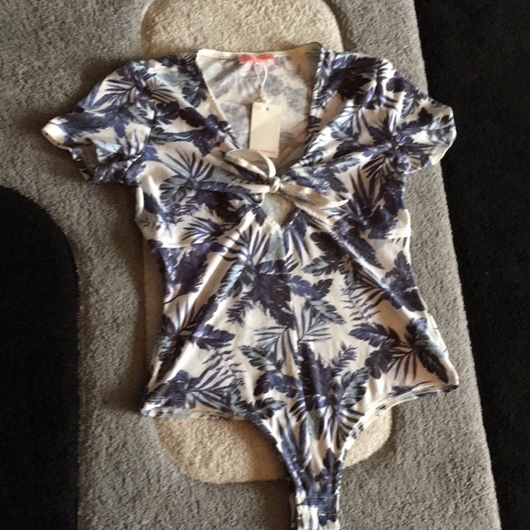 Renamed Tops - New Renamed women’s bodysuit size M